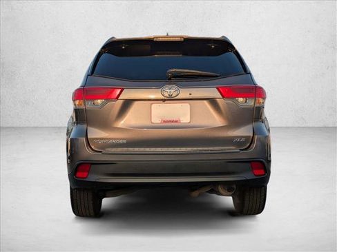 Certified 2018 Toyota Highlander XLE image 6