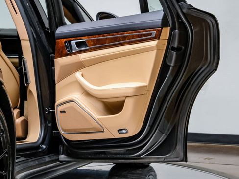 Used 2023 Porsche Panamera 4 Platinum Edition image 49