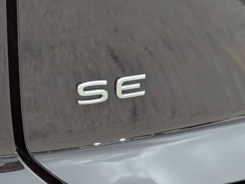 Certified 2025 Volkswagen Atlas Cross Sport SE FWD image 10