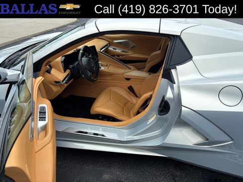 Used 2021 Chevrolet Corvette Stingray Premium Conv w/ Z51 Performance Package RWD image 4
