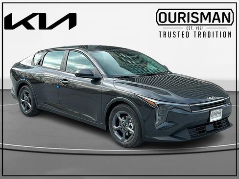 New 2025 Kia K4 LXS image 1