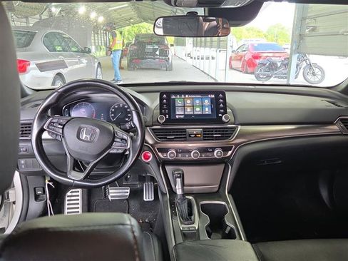 Used 2018 Honda Accord Sport image 4