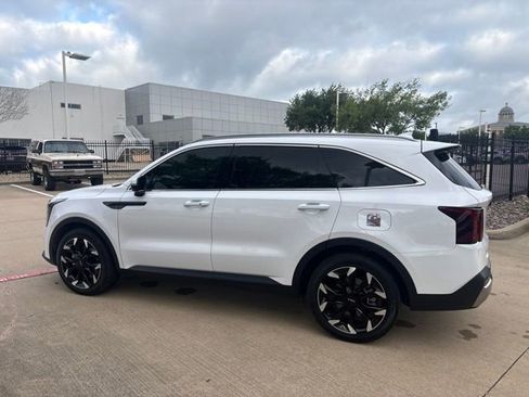 Used 2025 Kia Sorento EX w/ Panoramic Sunroof Package FWD image 8
