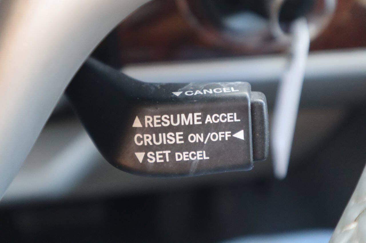 Used 2010 Chrysler Town & Country Touring FWD image 39