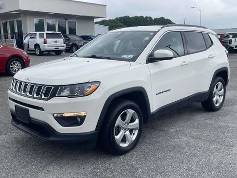 Used 2019 Jeep Compass Latitude w/ Cold Weather Group AWD/4WD image 9
