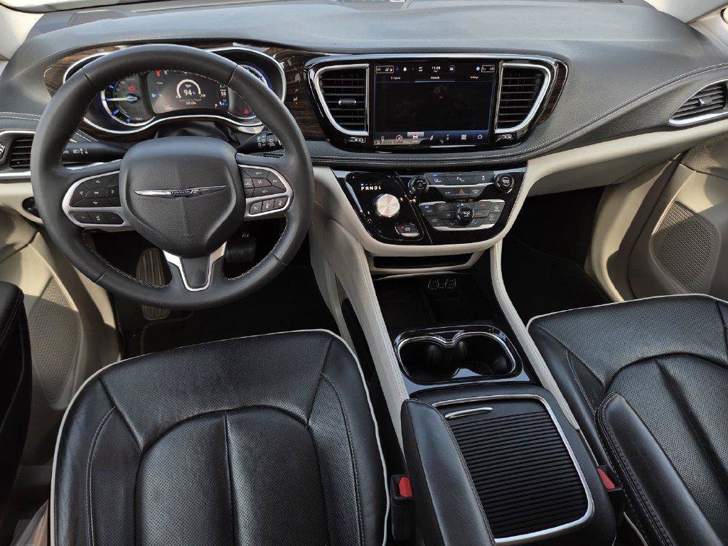 Used 2023 Chrysler Pacifica Limited FWD image 11