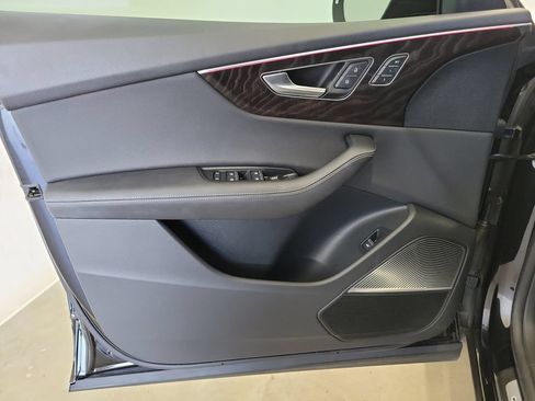 Used 2023 Audi Q8 Prestige AWD/4WD image 22
