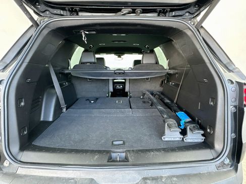 Used 2022 Chevrolet Traverse RS w/ LPO, Cargo Package FWD image 17
