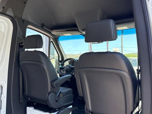 Used 2025 Mercedes-Benz Sprinter 2500 image 17