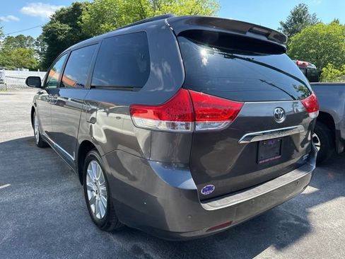 Used 2012 Toyota Sienna Limited w/ Premium Pkg AWD/4WD image 3