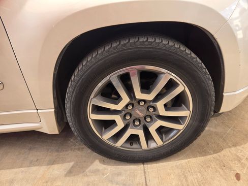 Used 2014 GMC Acadia Denali FWD image 9