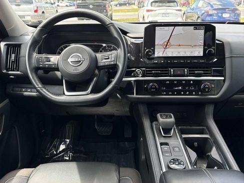 Used 2023 Nissan Pathfinder SL w/ Black Appearance Package AWD/4WD image 8