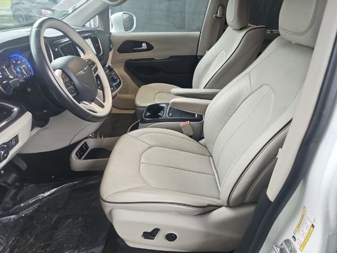 Used 2017 Chrysler Pacifica Limited FWD image 40