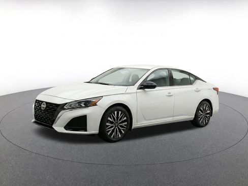 Used 2026 Nissan Altima 2.5 SV FWD image 3