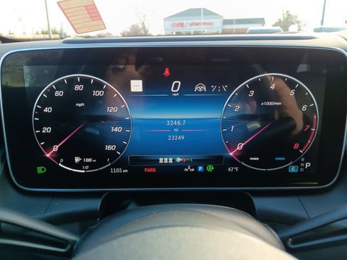 Used 2024 Mercedes-Benz GLC 300 4MATIC image 13