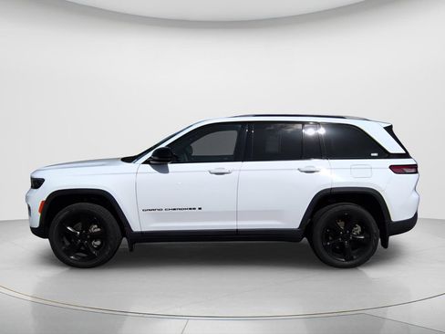 Used 2024 Jeep Grand Cherokee Limited w/ Black Appearance Package AWD/4WD image 8