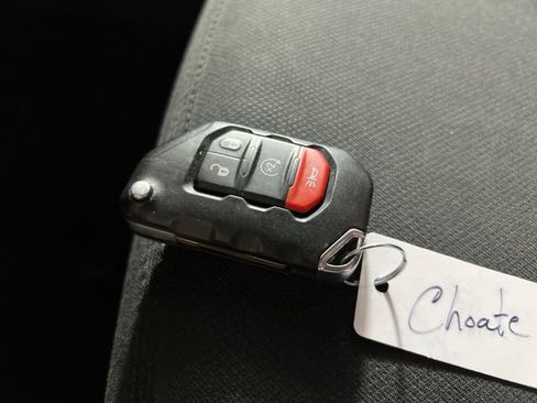 Used 2018 Jeep Wrangler Unlimited Sport S image 25