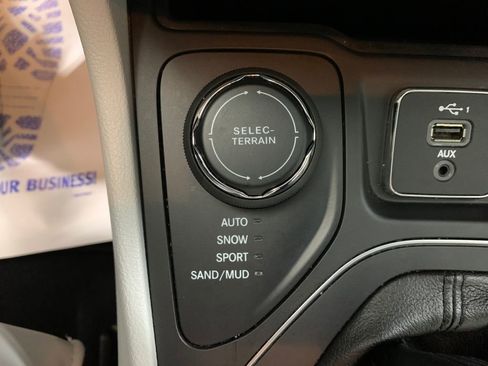 Used 2021 Jeep Cherokee Latitude Lux AWD/4WD image 26
