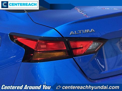 Used 2025 Nissan Altima 2.5 SL FWD image 9