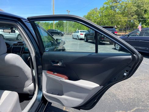 Used 2014 Toyota Camry XLE FWD image 18