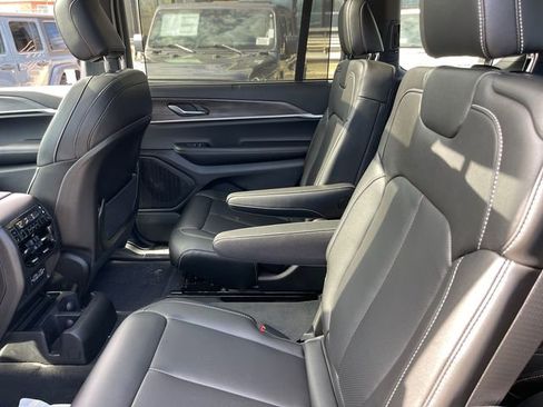 New 2025 Jeep Grand Cherokee L Limited w/ Luxury Tech Group II image 21