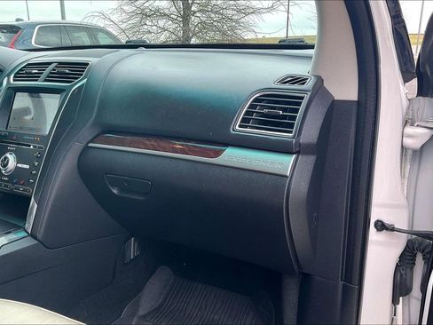 Used 2017 Ford Explorer Platinum image 19