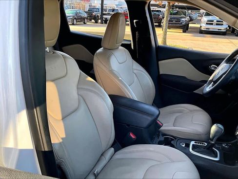 Used 2017 Jeep Cherokee Limited w/ Trailer Tow Group image 9