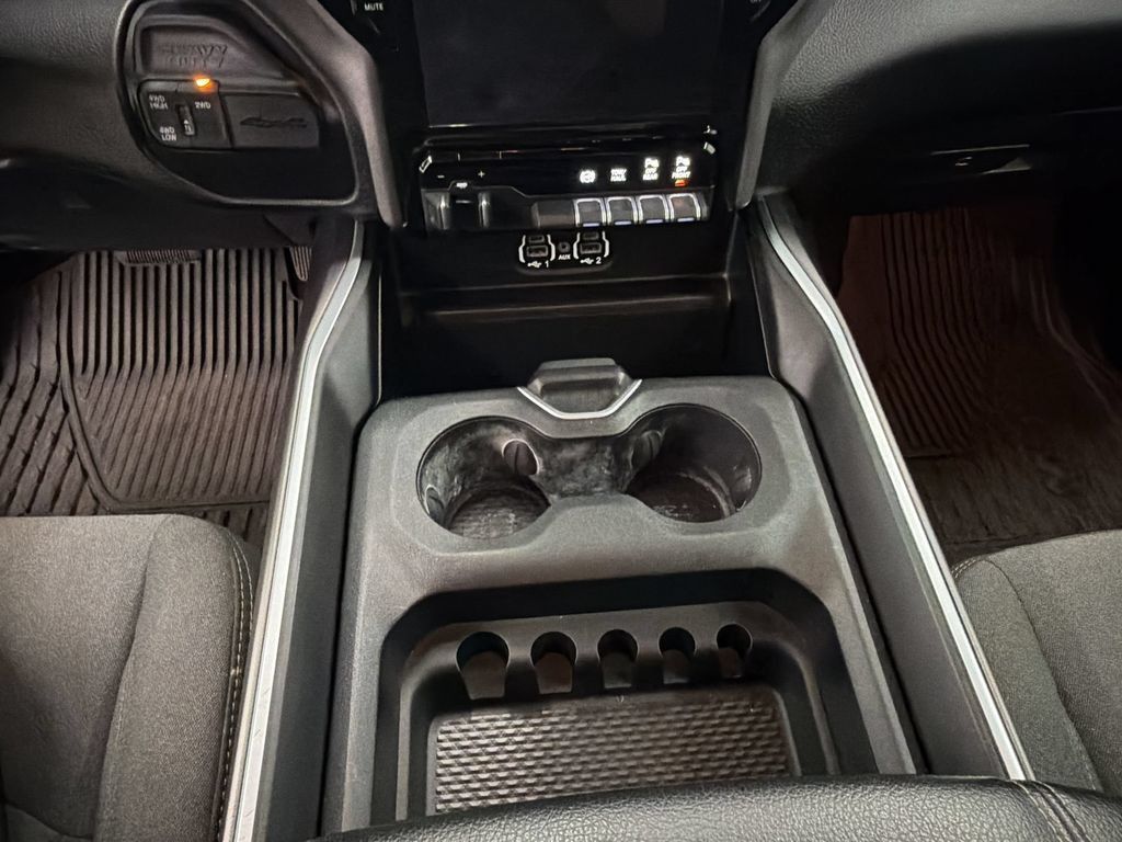 Used 2024 RAM 3500 Big Horn w/ Night Edition AWD/4WD image 17