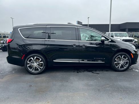 New 2026 Chrysler Pacifica Pinnacle AWD/4WD image 8