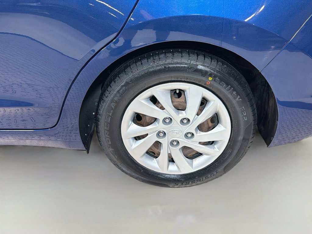 Used 2020 Hyundai Elantra SE FWD image 29