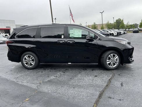 New 2026 Toyota Sienna Limited FWD image 2