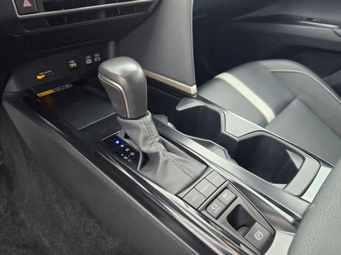 Used 2025 Toyota Camry SE FWD image 15