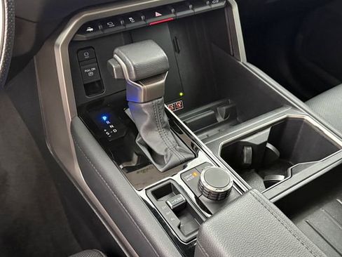 Used 2025 Toyota Tundra Limited AWD/4WD image 19
