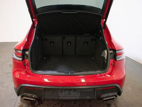 Certified 2025 Porsche Macan image 11