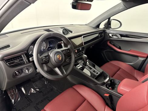 Certified 2026 Porsche Macan Turbo AWD/4WD image 4