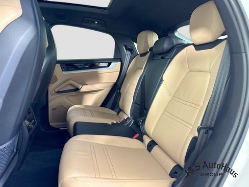 Used 2024 Porsche Cayenne Coupe AWD/4WD image 28
