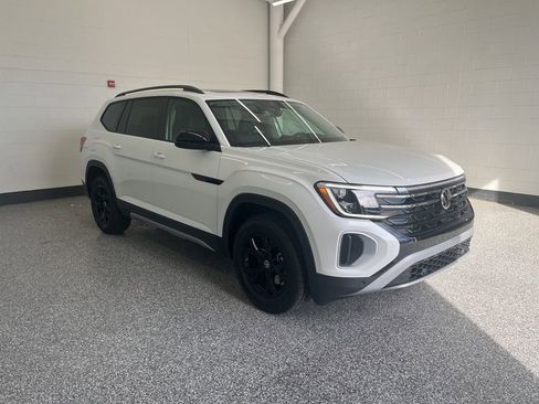New 2026 Volkswagen Atlas Peak Edition AWD/4WD image 9