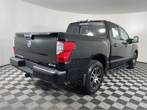 Used 2022 Nissan Titan SV w/ SV Convenience Package AWD/4WD image 12