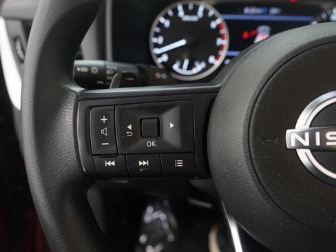 Used 2024 Nissan Rogue SV image 27