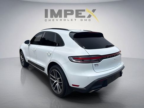 Used 2024 Porsche Macan AWD/4WD image 3