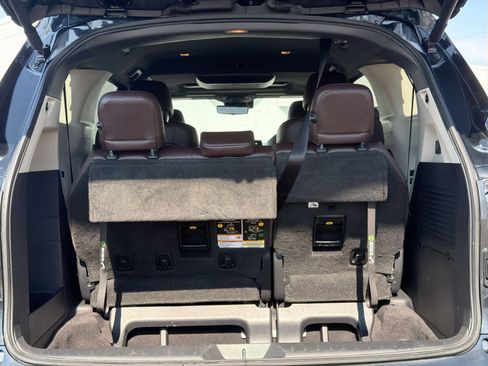 Used 2022 Toyota Sienna Platinum image 37