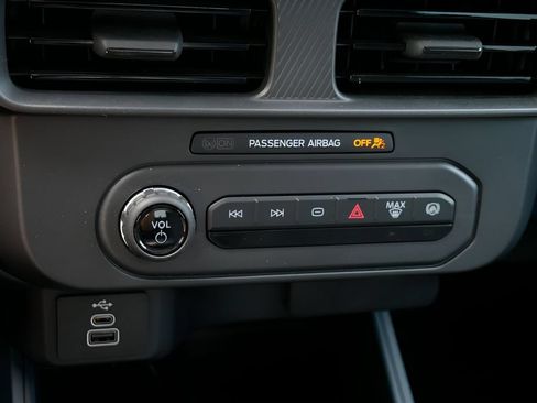 Used 2025 Ford Maverick XL FWD image 23