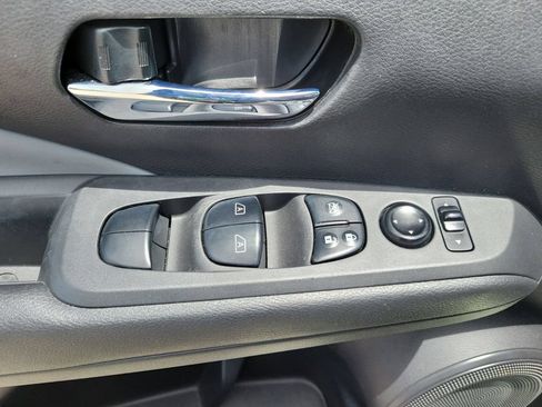 Used 2021 Nissan Kicks SR w/ SR Premium Package FWD image 25