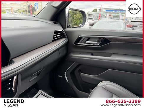 Used 2025 Chevrolet Suburban Premier AWD/4WD image 33
