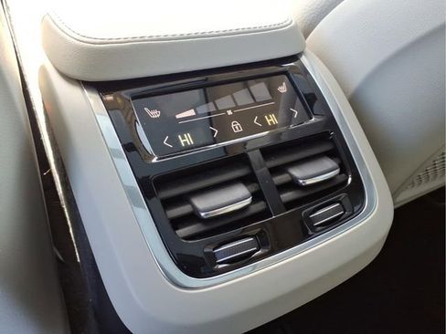 Used 2024 Volvo XC90 B6 Plus w/ Protection Package Premier AWD/4WD image 22