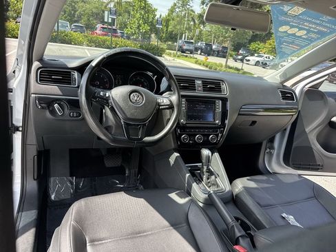 Used 2017 Volkswagen Jetta SEL FWD image 35