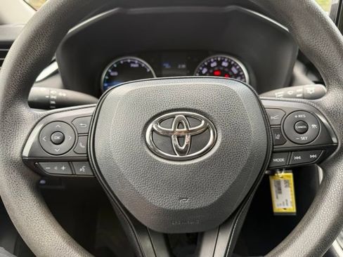Used 2021 Toyota RAV4 LE AWD/4WD image 24
