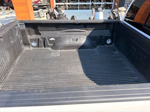 Used 2022 RAM 1500 Laramie AWD/4WD image 9