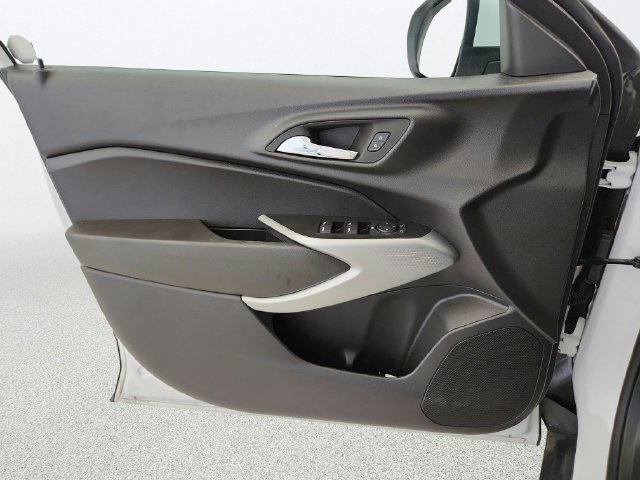 Used 2025 Chevrolet Trax LS w/ LS Convenience Package FWD image 20