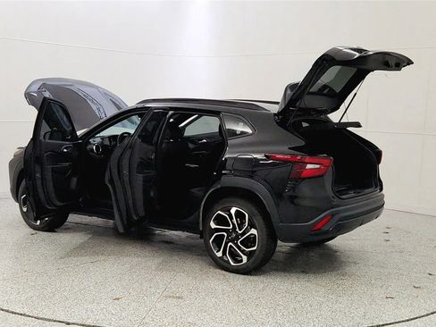 Used 2025 Chevrolet Trax RS w/ Driver Confidence Package image 11